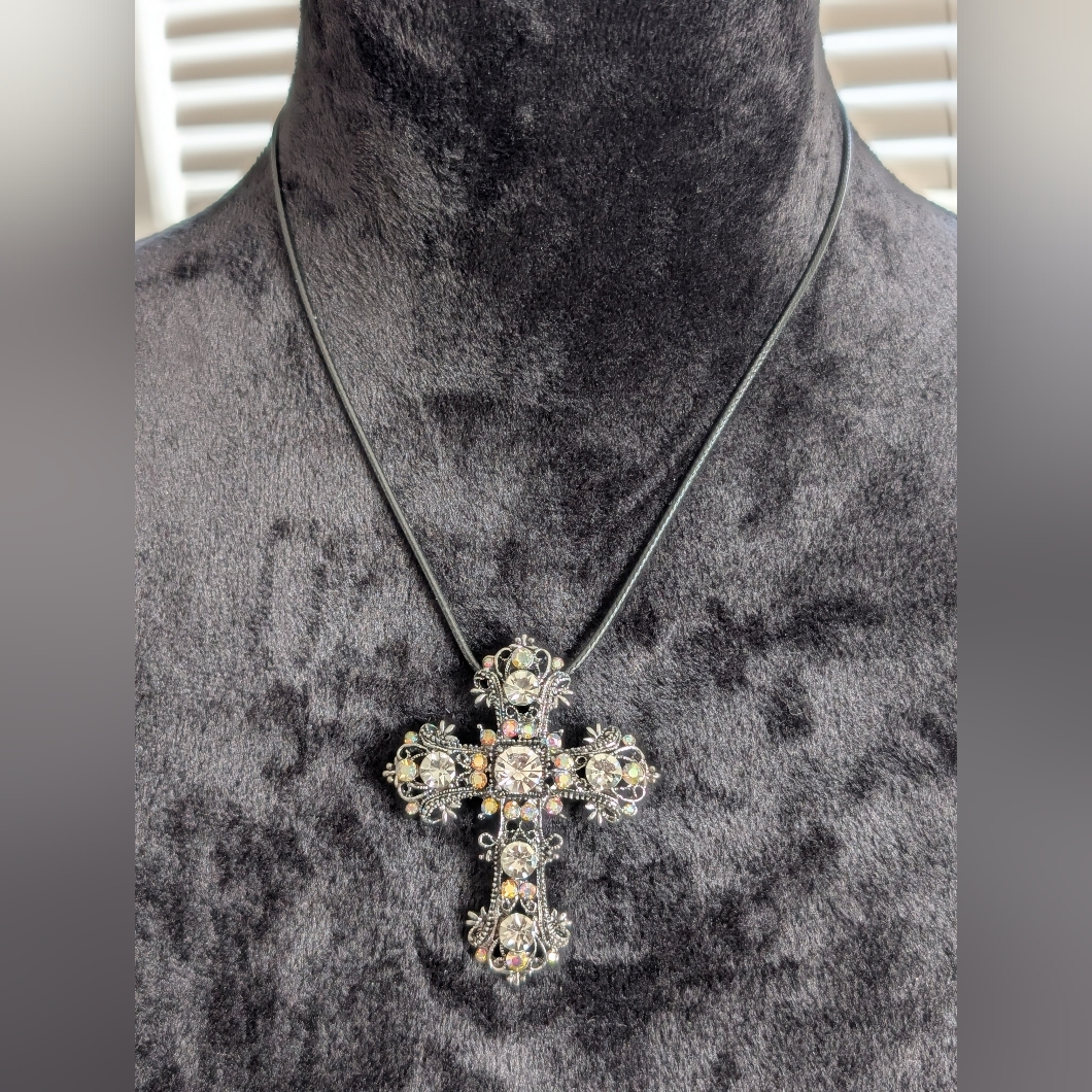 Custom Made Elegant Vintage Style Silver Cross Pendant Necklace